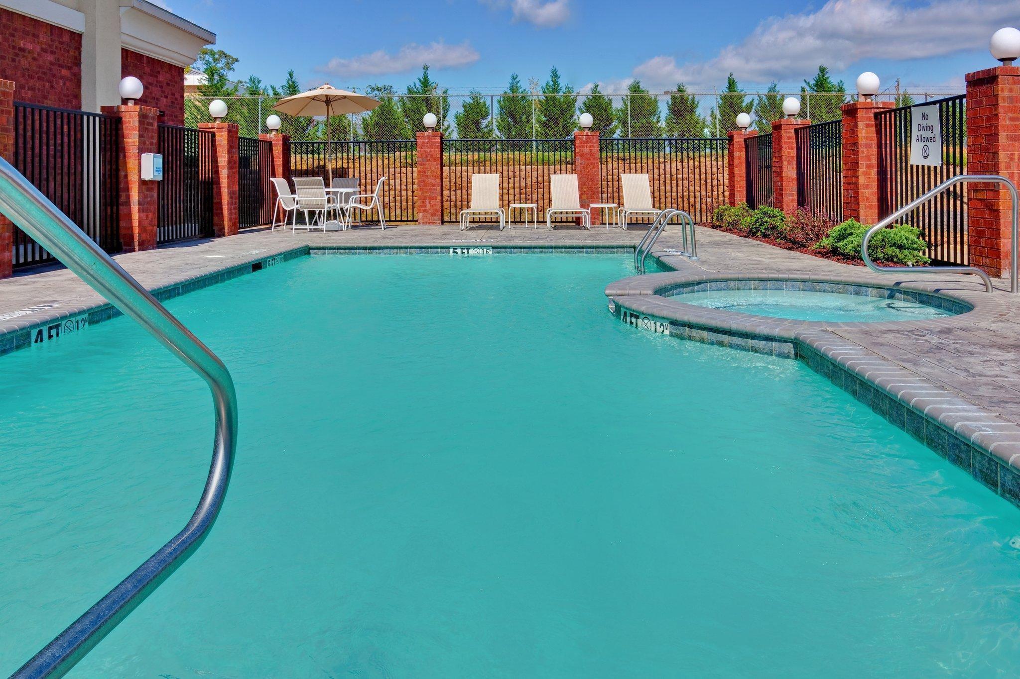 Holiday Inn Express Mccomb By Ihg Kültér fotó
