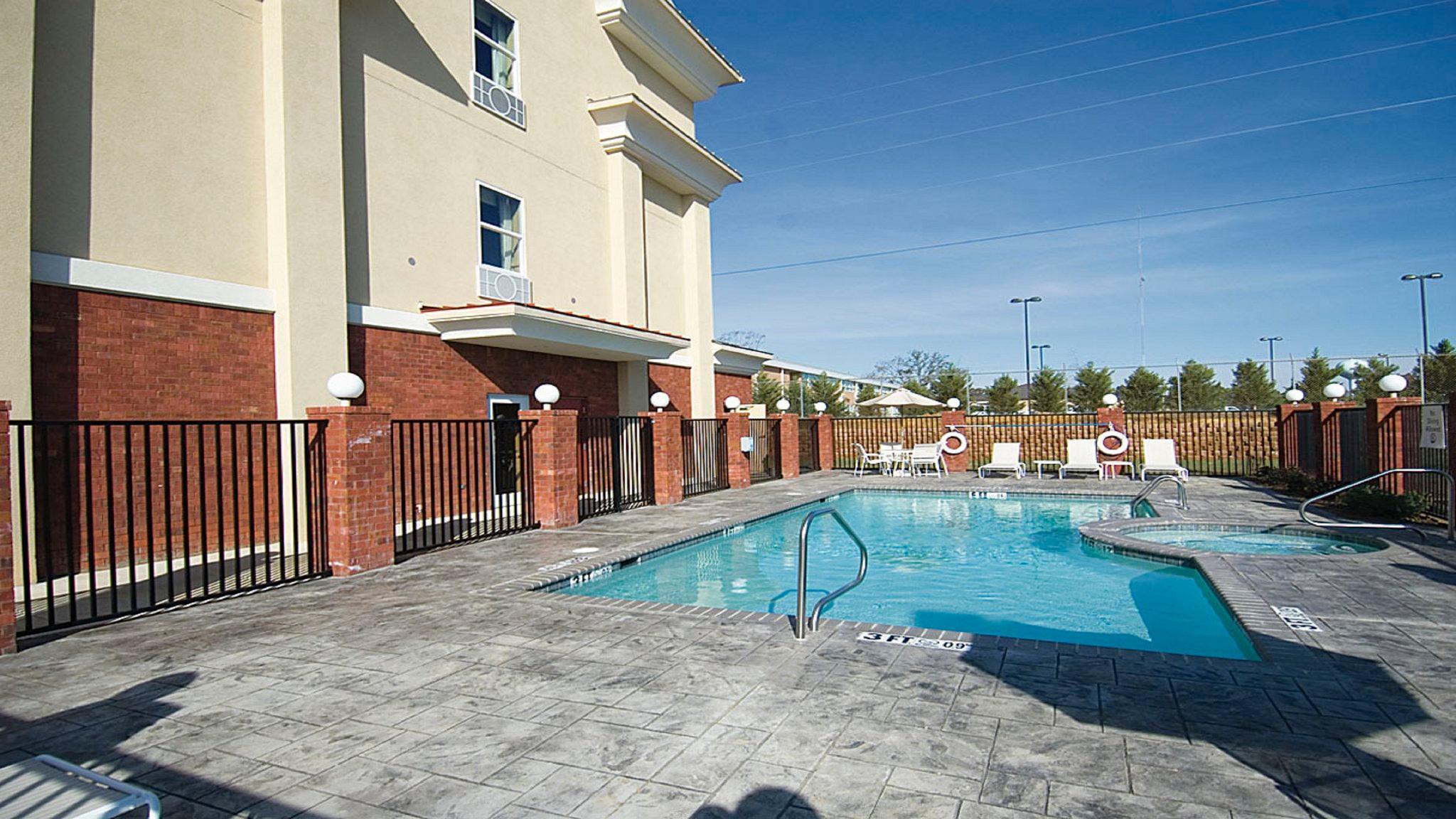 Holiday Inn Express Mccomb By Ihg Kültér fotó